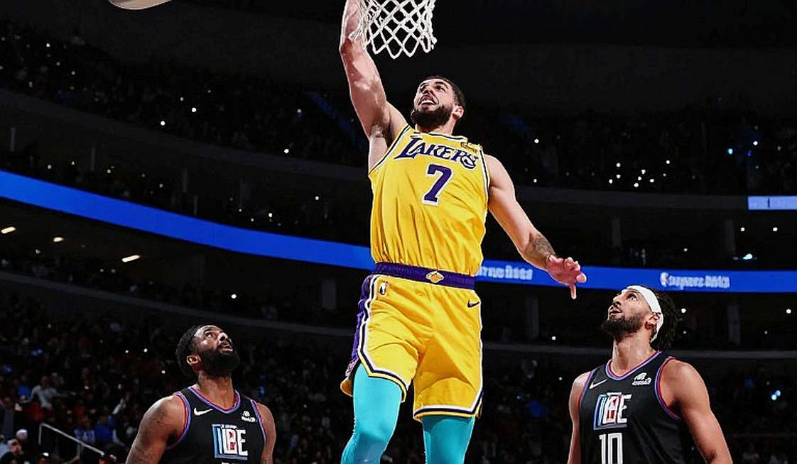 लेब्रॉन की 76ers ने चैंपियन निक्स को 106-100 से हराया — स्कोरबोर्ड कहता है यह एक रन था, सुपरटीम का ऐलान नहीं लेब्रॉन की 76ers ने चैंपियन निक्स को 106-100 से हराया — स्कोरबोर्ड कहता है यह एक रन था, सुपरटीम का ऐलान नहीं